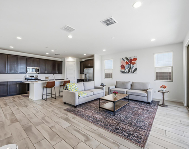 2053 W Sienna Bouquet Place - Photo Thumbnail 4