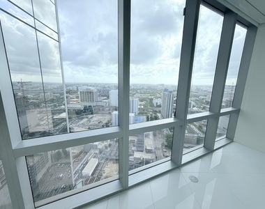 851 Ne 1st Avenue - Photo Thumbnail 2