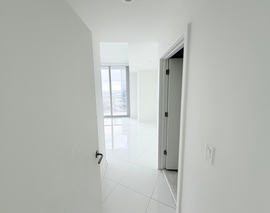 851 Ne 1st Avenue - Photo Thumbnail 8