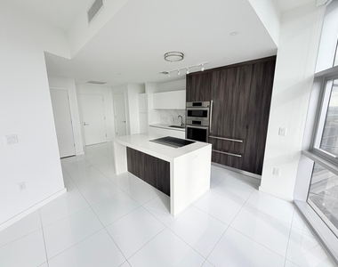 851 Ne 1st Avenue - Photo Thumbnail 3