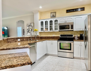 8082 Aberdeen Drive - Photo Thumbnail 3