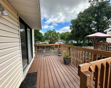 637 Executive Center Drive - Photo Thumbnail 1