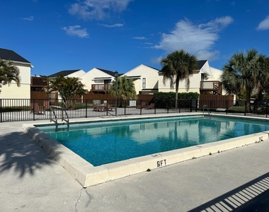 637 Executive Center Drive - Photo Thumbnail 12