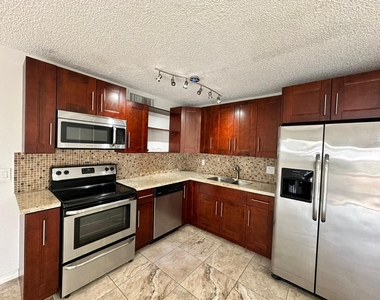 637 Executive Center Drive - Photo Thumbnail 6