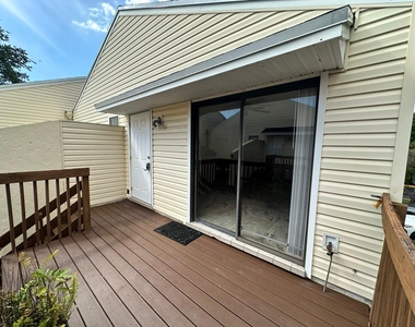 637 Executive Center Drive - Photo Thumbnail 2
