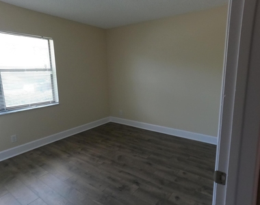 16363 Water Way - Photo Thumbnail 5