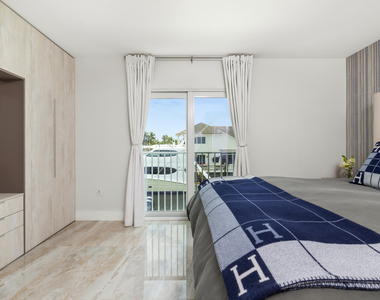 966 Jeffery Street - Photo Thumbnail 24