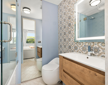 966 Jeffery Street - Photo Thumbnail 36