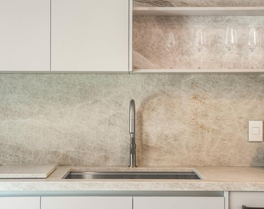 966 Jeffery Street - Photo Thumbnail 4