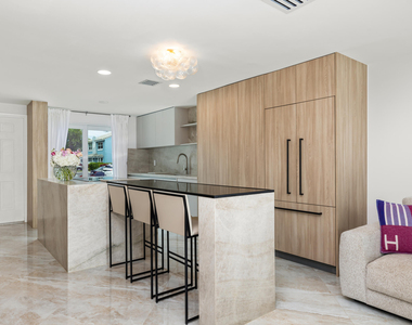 966 Jeffery Street - Photo Thumbnail 5