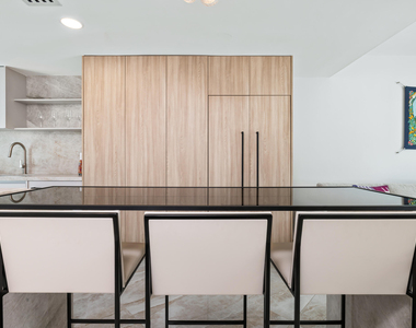 966 Jeffery Street - Photo Thumbnail 9