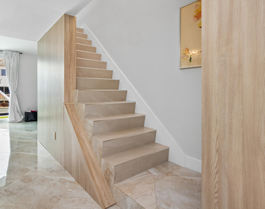 966 Jeffery Street - Photo Thumbnail 20