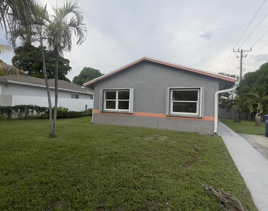 2691 Nw 8th Street - Photo Thumbnail 4