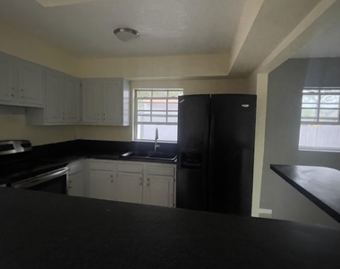2691 Nw 8th Street - Photo Thumbnail 7