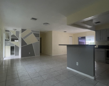 2691 Nw 8th Street - Photo Thumbnail 5