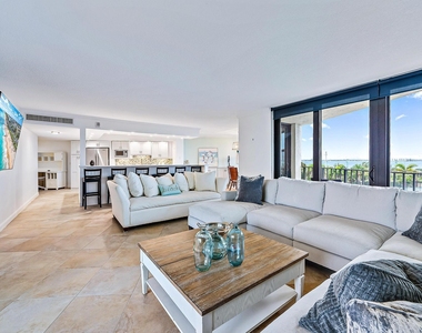 5420 N Ocean Drive - Photo Thumbnail 2