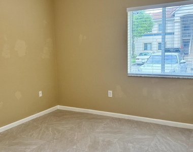 1103 Golden Lakes Boulevard - Photo Thumbnail 23