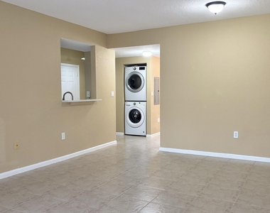 1103 Golden Lakes Boulevard - Photo Thumbnail 7