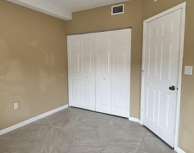 1103 Golden Lakes Boulevard - Photo Thumbnail 21