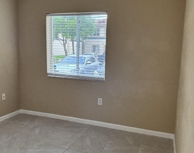 1103 Golden Lakes Boulevard - Photo Thumbnail 19