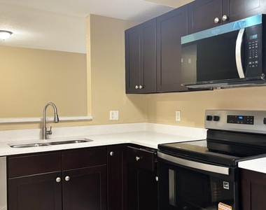 1103 Golden Lakes Boulevard - Photo Thumbnail 2