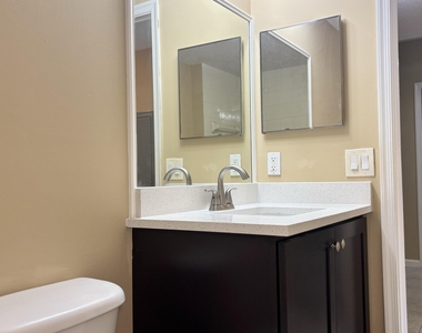 1103 Golden Lakes Boulevard - Photo Thumbnail 17