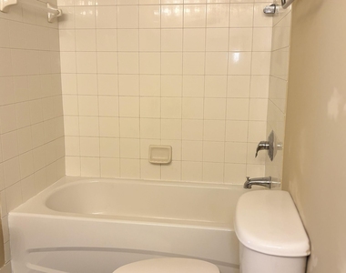 1103 Golden Lakes Boulevard - Photo Thumbnail 11