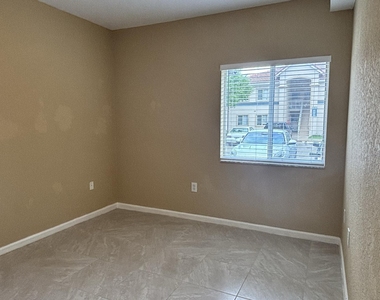1103 Golden Lakes Boulevard - Photo Thumbnail 22