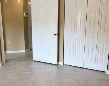 1103 Golden Lakes Boulevard - Photo Thumbnail 25
