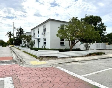 717 2nd Avenue S - Photo Thumbnail 8