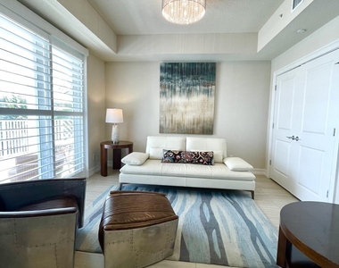 431 Bay Colony Drive N - Photo Thumbnail 8