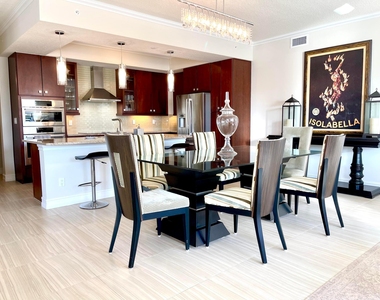 431 Bay Colony Drive N - Photo Thumbnail 4