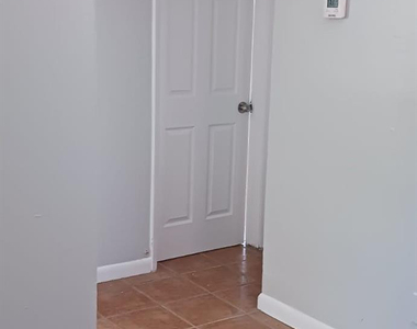 913 Sw 15th Terrace - Photo Thumbnail 7