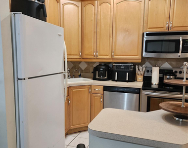 624 Nw 47th Street - Photo Thumbnail 4