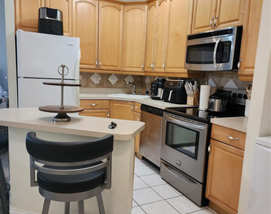 624 Nw 47th Street - Photo Thumbnail 2