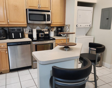 624 Nw 47th Street - Photo Thumbnail 3