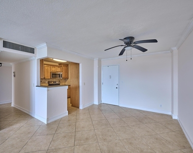 305 N Pompano Beach Boulevard - Photo Thumbnail 2