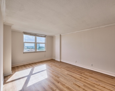 305 N Pompano Beach Boulevard - Photo Thumbnail 12