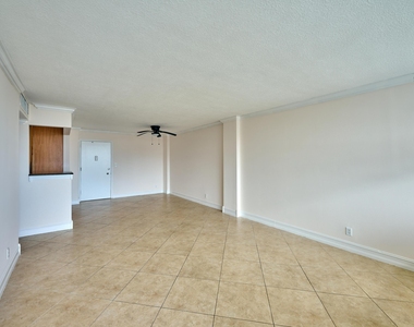 305 N Pompano Beach Boulevard - Photo Thumbnail 4