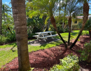 4050 Ne 12th Terrace - Photo Thumbnail 12