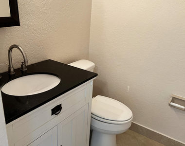 4050 Ne 12th Terrace - Photo Thumbnail 10