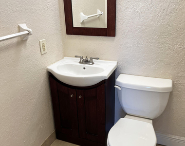 4050 Ne 12th Terrace - Photo Thumbnail 7