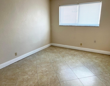 4050 Ne 12th Terrace - Photo Thumbnail 9