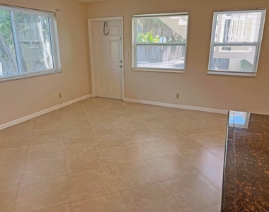 4050 Ne 12th Terrace - Photo Thumbnail 5