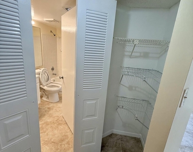 1142 Coral Club Drive - Photo Thumbnail 10