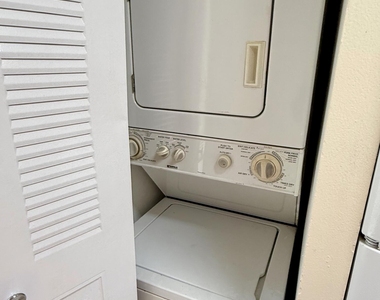 1142 Coral Club Drive - Photo Thumbnail 16