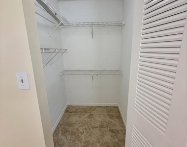 1142 Coral Club Drive - Photo Thumbnail 8