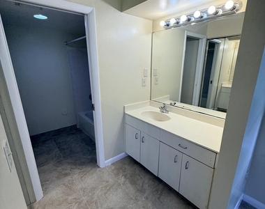 1142 Coral Club Drive - Photo Thumbnail 13