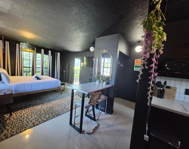 1007 Se 2nd Court - Photo Thumbnail 4