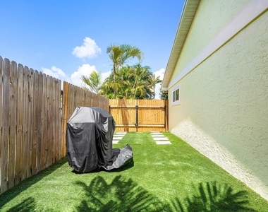 671 Lindell Boulevard - Photo Thumbnail 43
